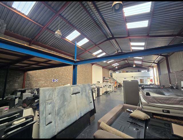 360M² WAREHOUSE FOR SALE IN ANDERBOLT